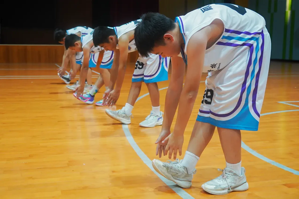 篮球运动员基础训练